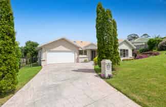 8 Godwin Court, Unsworth Heights