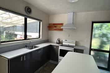 2/83 Golf Road, Tahunanui