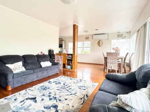 4 Easton Park Parade, Glenfield