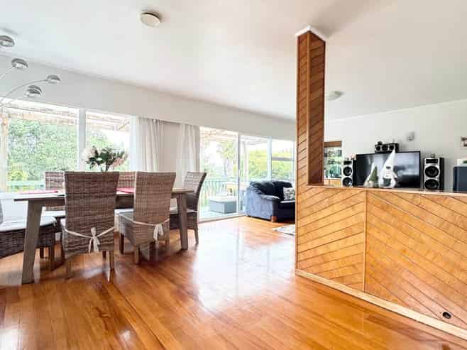 4 Easton Park Parade, Glenfield