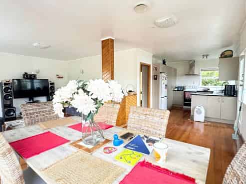 4 Easton Park Parade, Glenfield