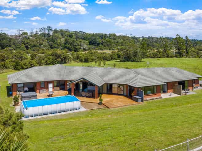 13 & 13a Te Awa Place, Red Beach