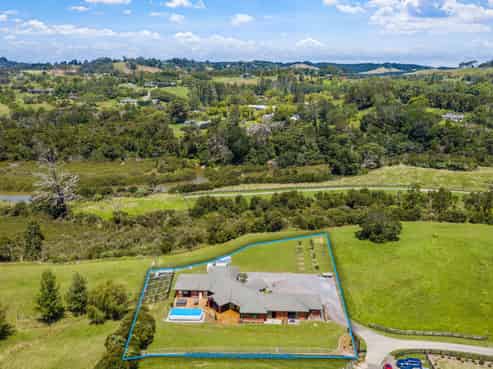 13 & 13a Te Awa Place, Red Beach