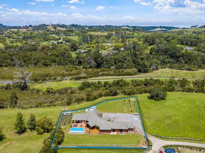 13 & 13a Te Awa Place, Red Beach