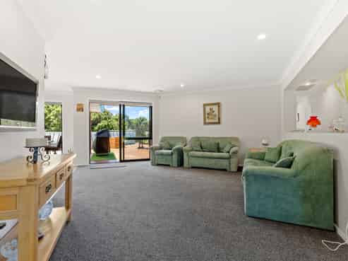 13 & 13a Te Awa Place, Red Beach