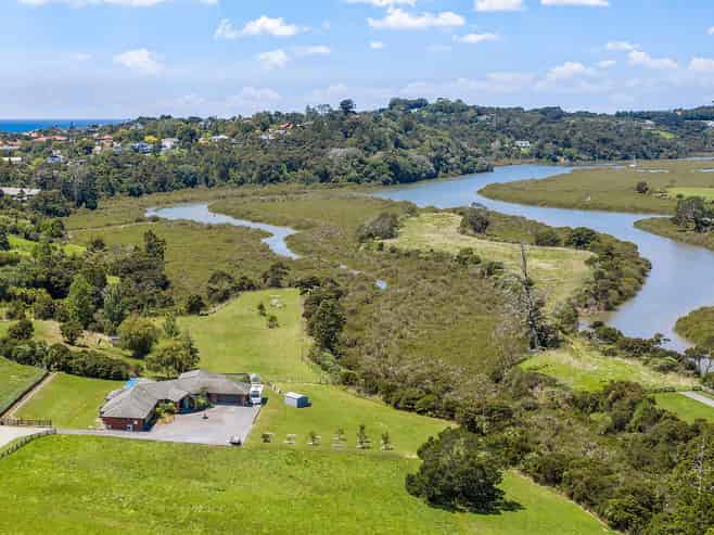 13 & 13a Te Awa Place, Red Beach