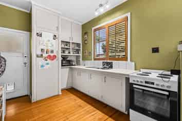 114 Mayfair Avenue, Mayfair