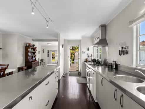 101 Clawton Street, Westown