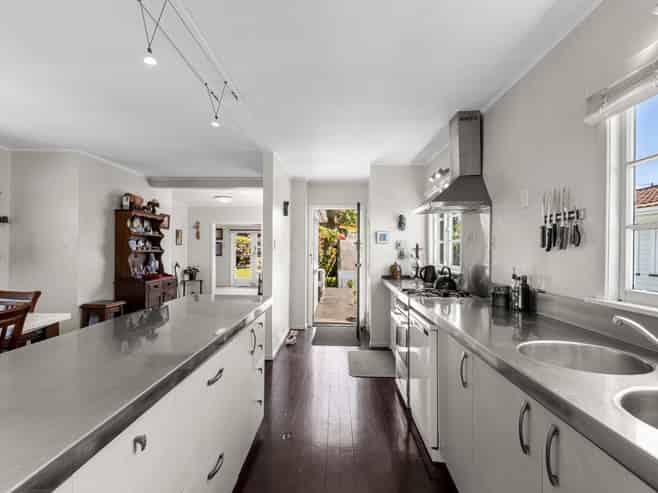 101 Clawton Street, Westown