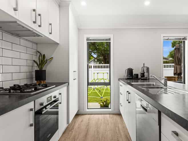 1008A Frances Street, Akina