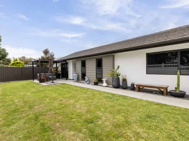 1008A Frances Street, Akina