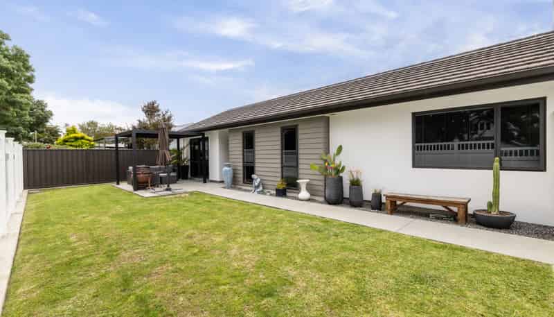 1008A Frances Street, Akina