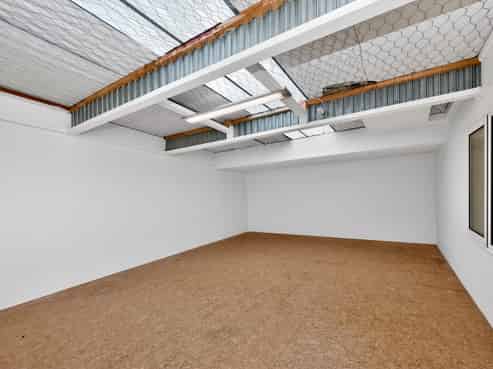 Tidy and versatile industrial unit