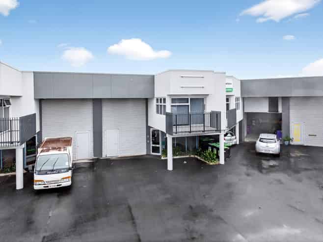 Tidy and versatile industrial unit