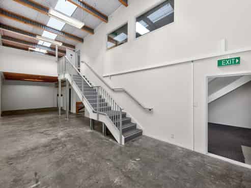 Tidy and versatile industrial unit