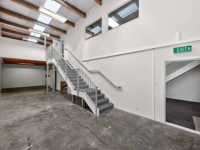 Tidy and versatile industrial unit