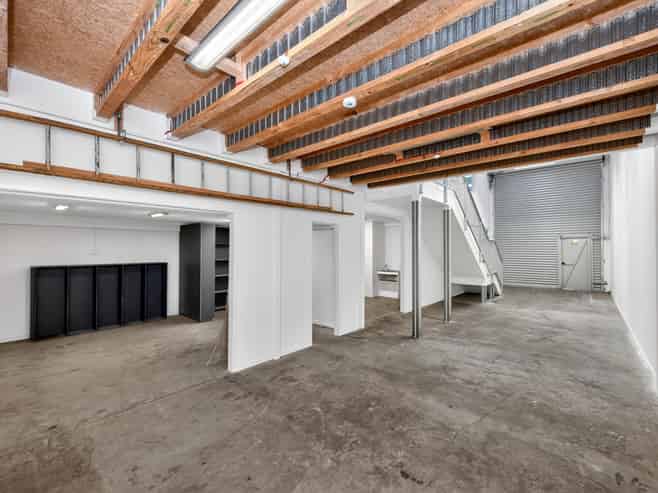 Tidy and versatile industrial unit