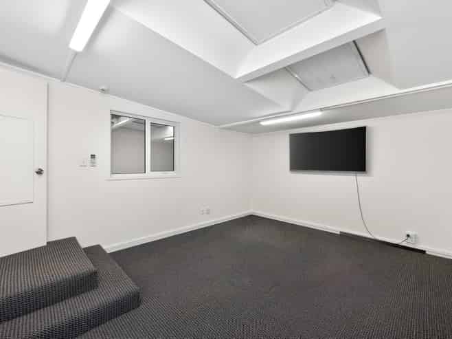 Tidy and versatile industrial unit