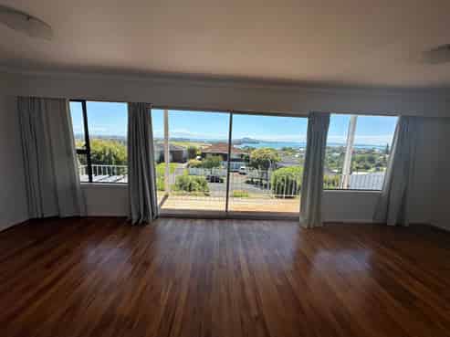 12 Copperfield Terrace, Mellons Bay