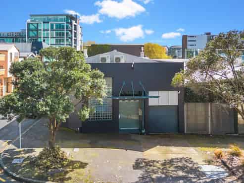 STRATEGIC CORNER POSITION
