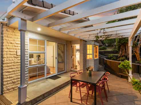 16 Eastcliffe Road, Castor Bay