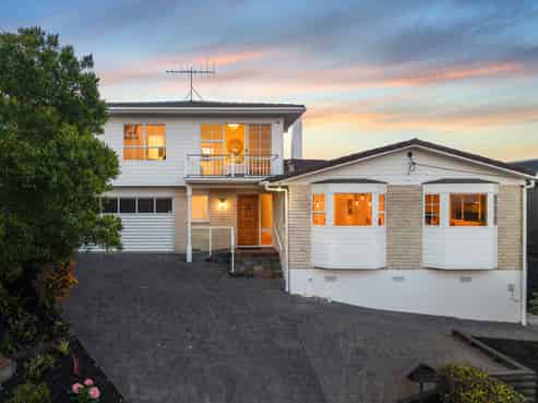 16 Eastcliffe Road, Castor Bay