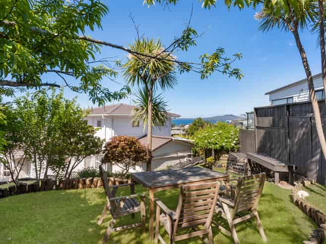 16 Eastcliffe Road, Castor Bay