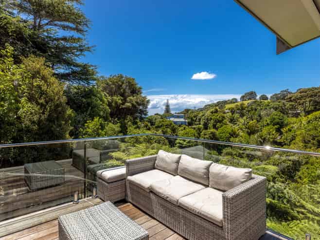 18 Victoria Road North, Onetangi