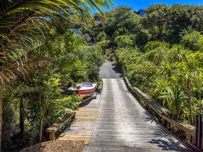 18 Victoria Road North, Onetangi