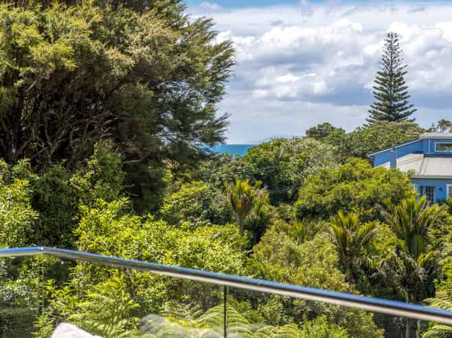 18 Victoria Road North, Onetangi