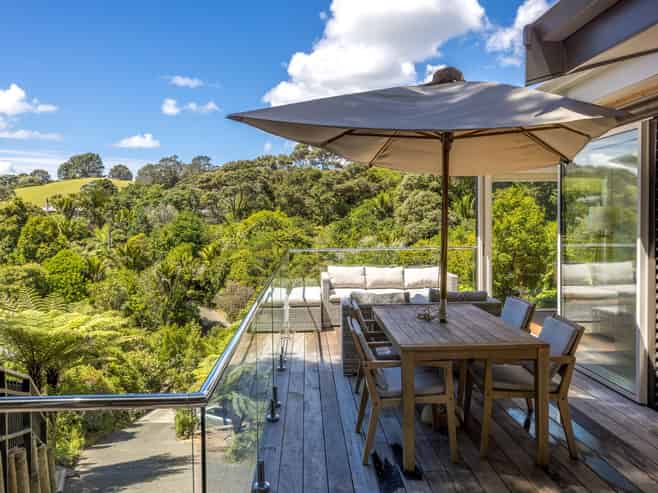 18 Victoria Road North, Onetangi