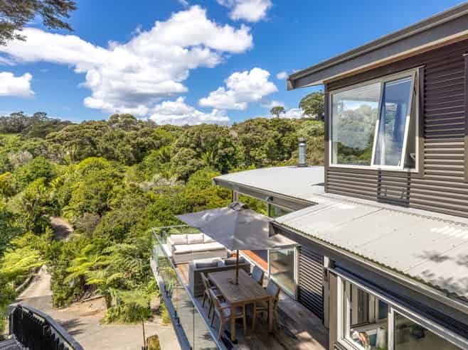 18 Victoria Road North, Onetangi