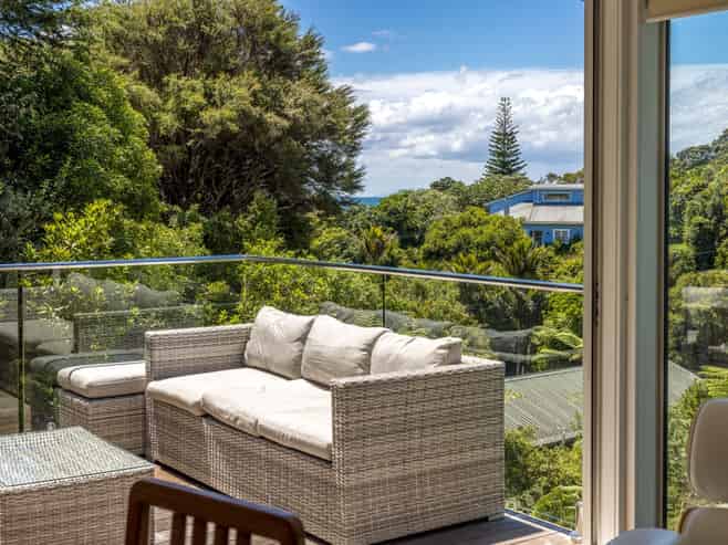18 Victoria Road North, Onetangi