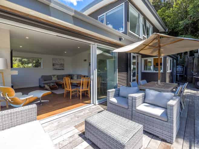 18 Victoria Road North, Onetangi