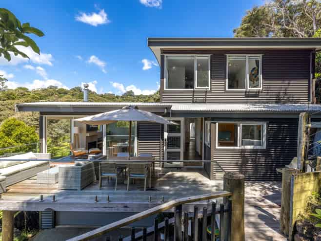 18 Victoria Road North, Onetangi
