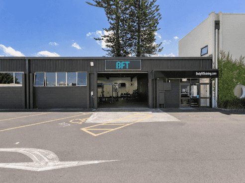 Available NOW!! Extra Carparks Negotiable