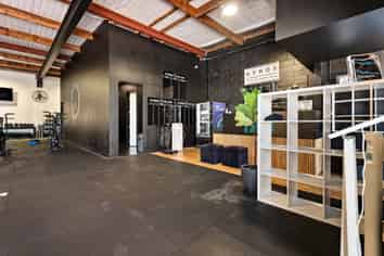 Available NOW!! Extra Carparks Negotiable