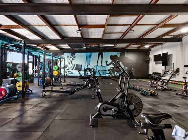 Available NOW!! Extra Carparks Negotiable