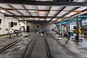 Available NOW!! Extra Carparks Negotiable