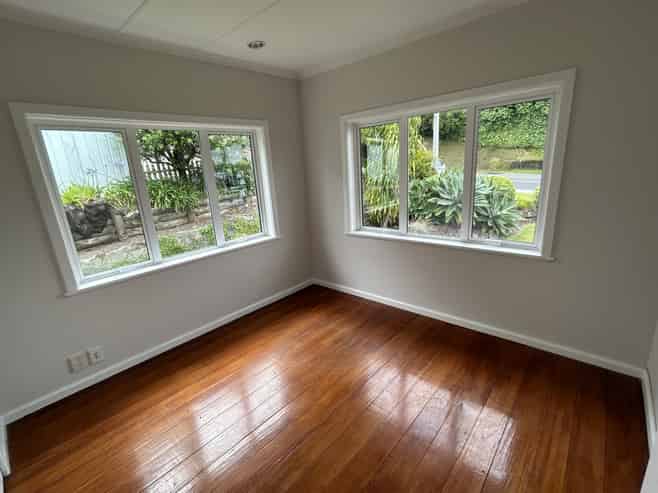 Professional premises with profile and parking