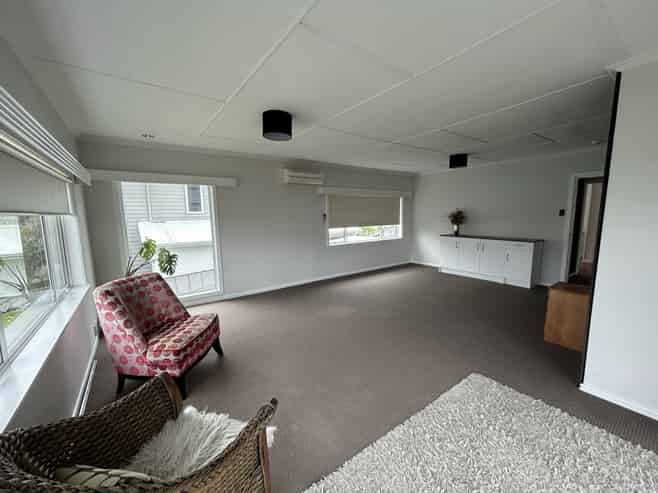 Professional premises with profile and parking