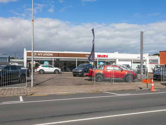 Strategic Thames commercial site