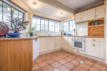 27 Raratuna Street, Turua