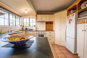 27 Raratuna Street, Turua