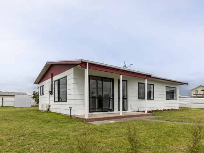 3 Holmes Place, Flaxmere