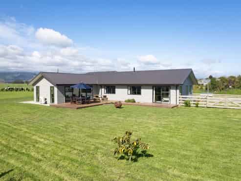 102 Kukutauaki Road, Koputaroa