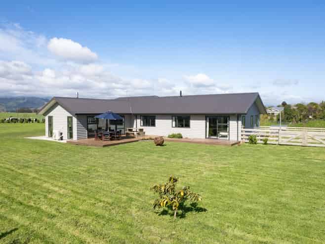 102 Kukutauaki Road, Koputaroa