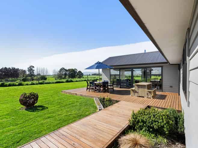 102 Kukutauaki Road, Levin