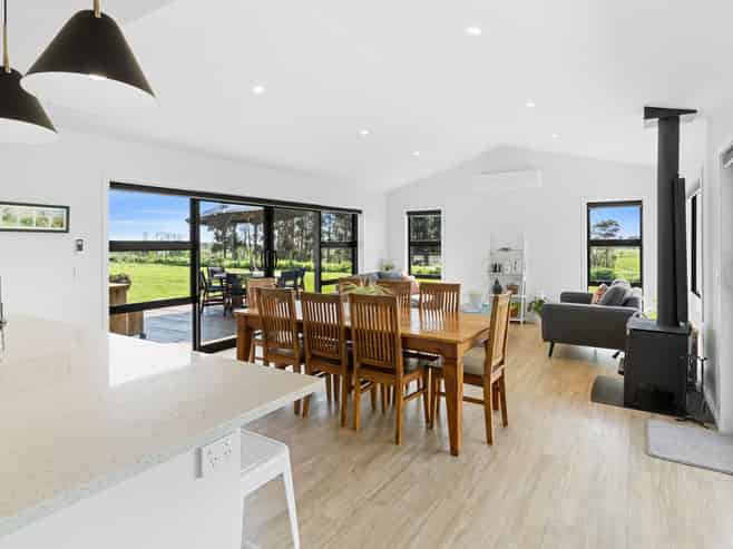 102 Kukutauaki Road, Levin