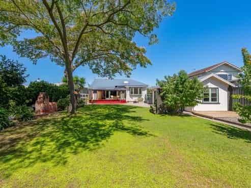 703 Queen Street West, Saint Leonards